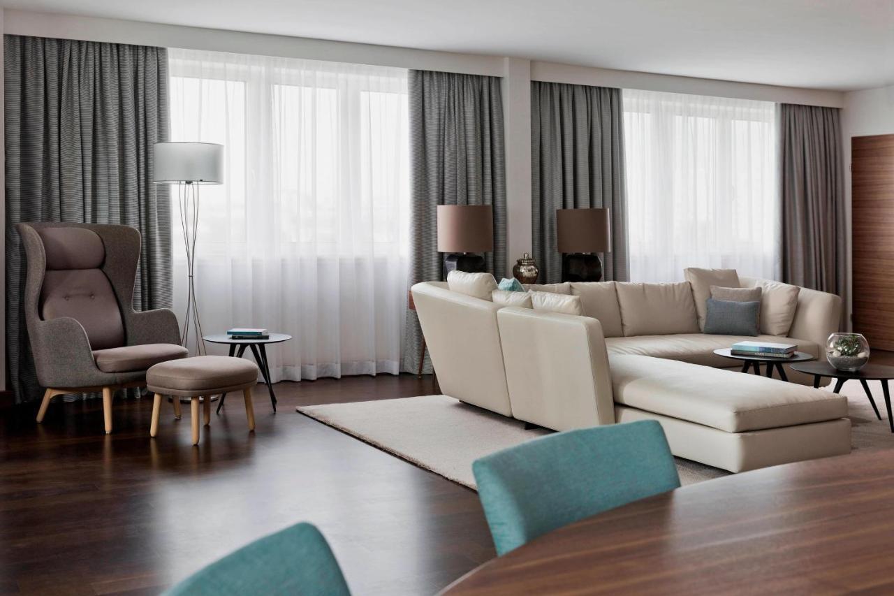 Vienna Marriott Hotel Eksteriør bilde A living room at the hotel
