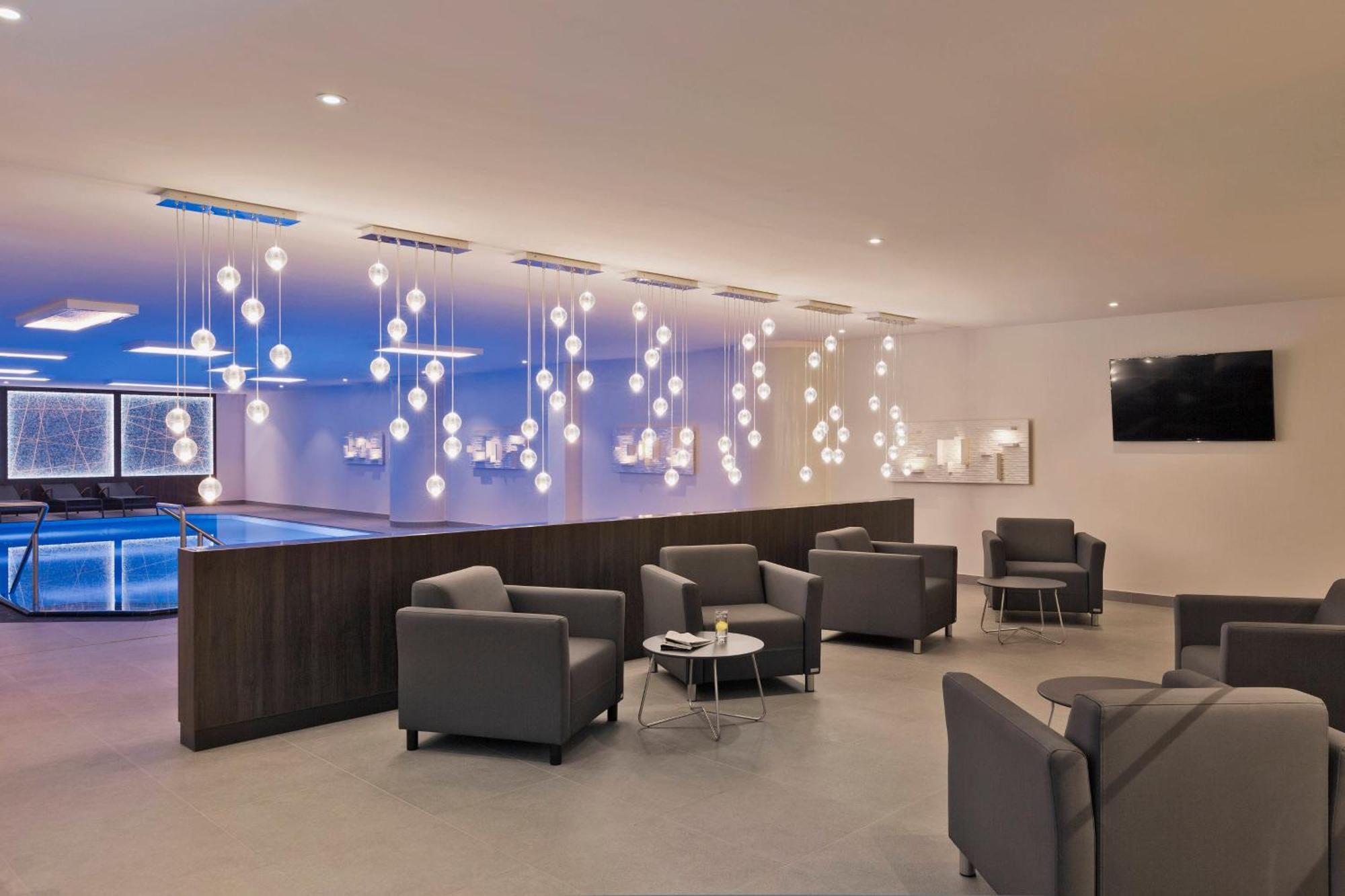Vienna Marriott Hotel Eksteriør bilde The lounge at the airport
